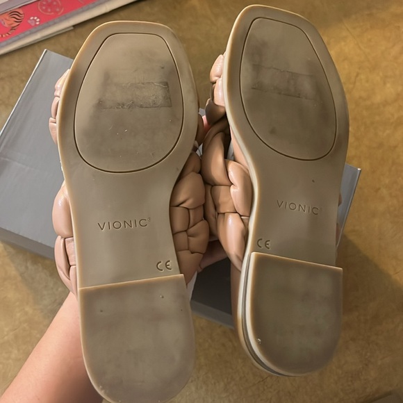 Vionic - Picture 7 of 12